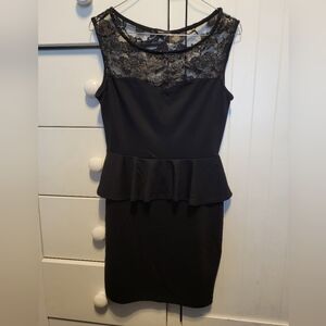 Soprano Black Sleevless Floral Lace Peplum  Size Medium